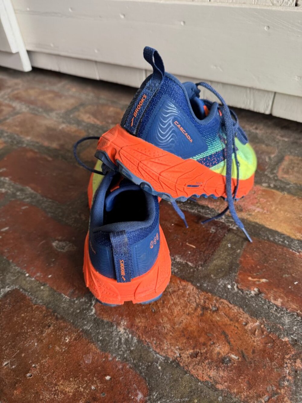 Brooks Cascadia 17, size 40 - Picture 2 of 4